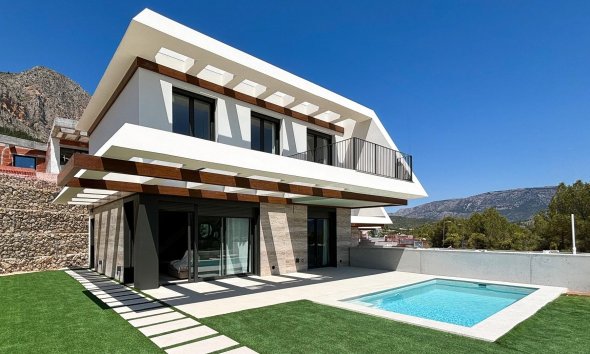 Detached in Polop