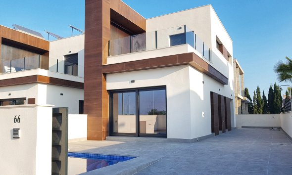Detached in Daya Nueva