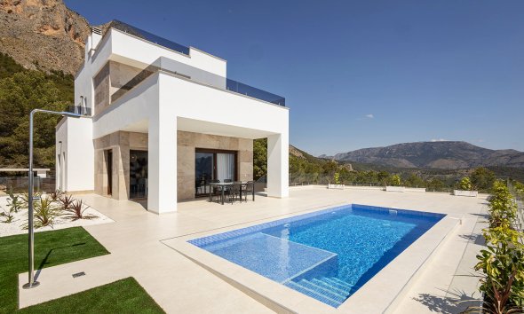 Detached in Polop