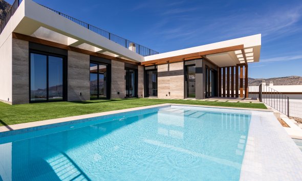 Detached in Polop