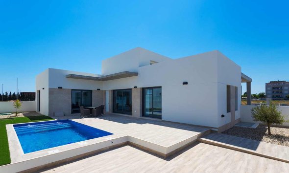 Detached in Daya Nueva