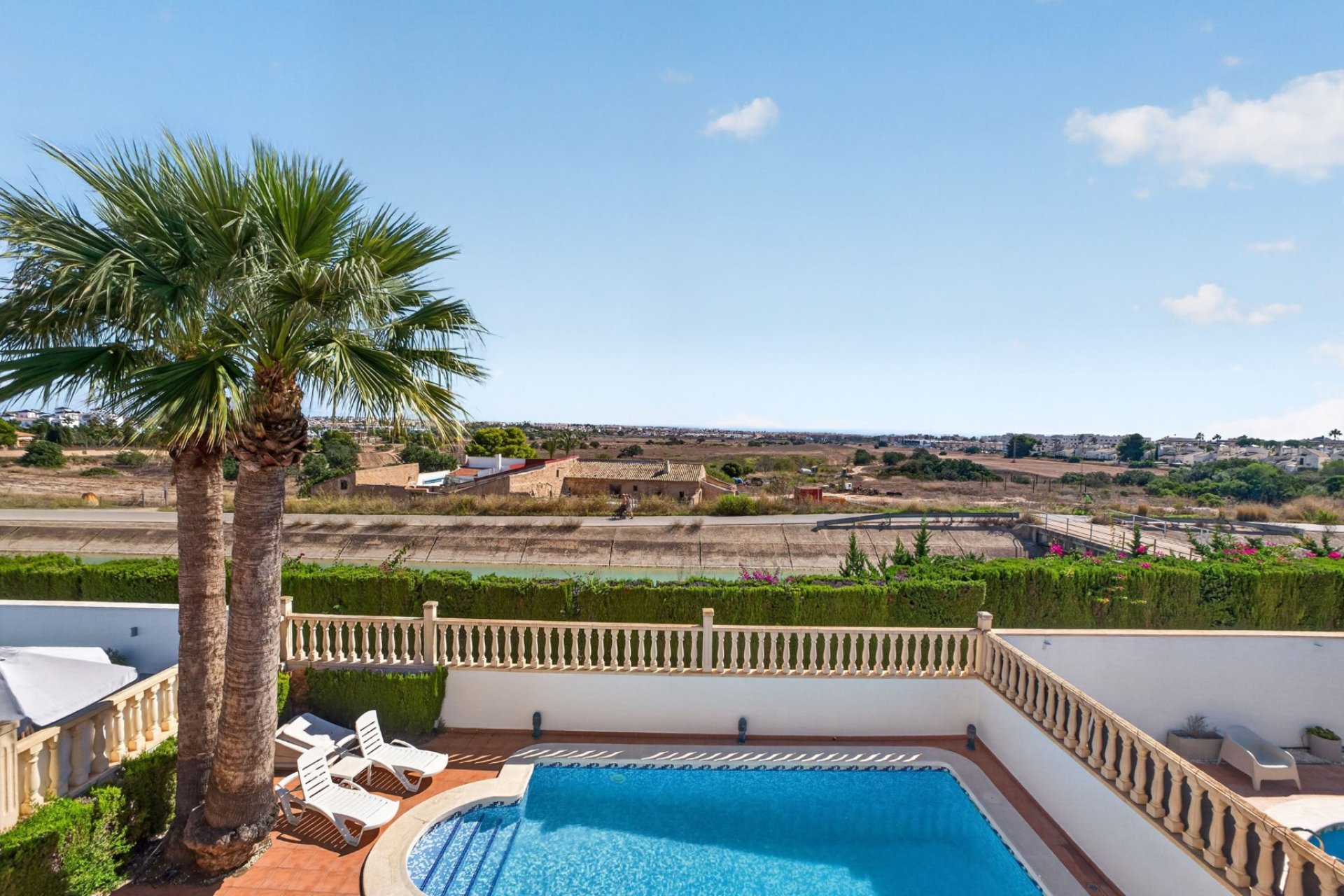 Resale - Villa - Orihuela Costa