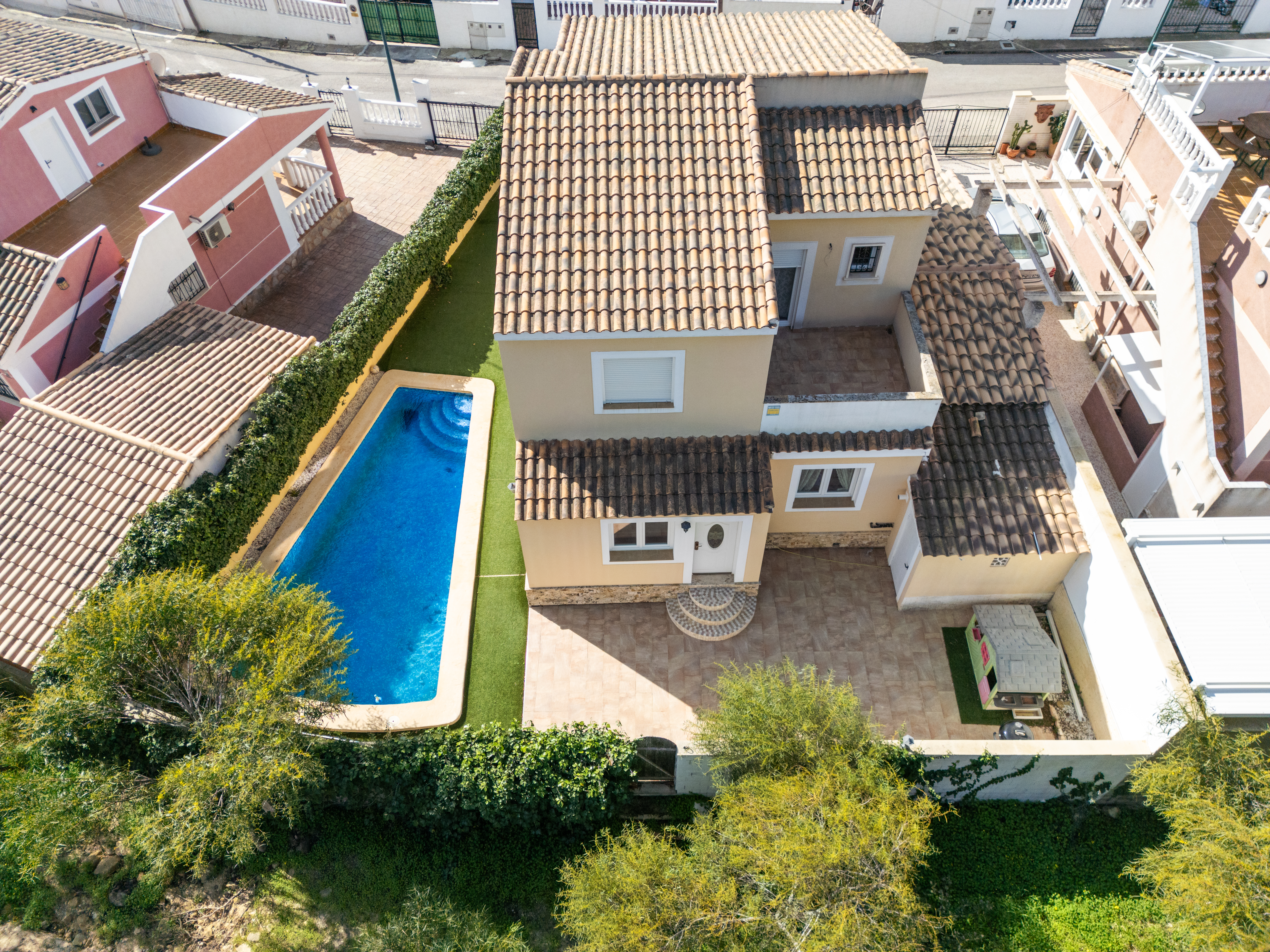 4-Bedroom Chalet with Private Pool for Sale in Pilar de la Horadada, Costa Blanca